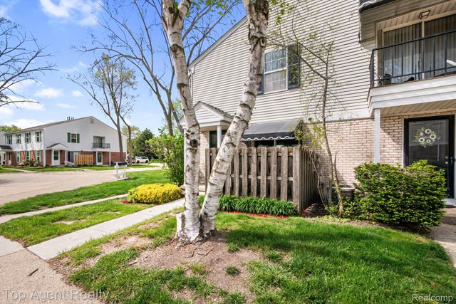 24755 Meadow Lane, Harrison Charter Township, MI 48045
