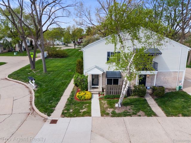 24755 Meadow Lane, Harrison Charter Township, MI 48045