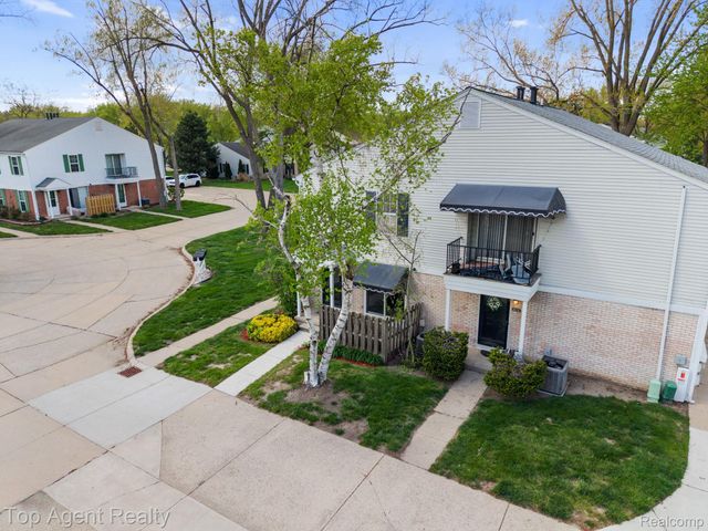 24755 Meadow Lane, Harrison Charter Township, MI 48045