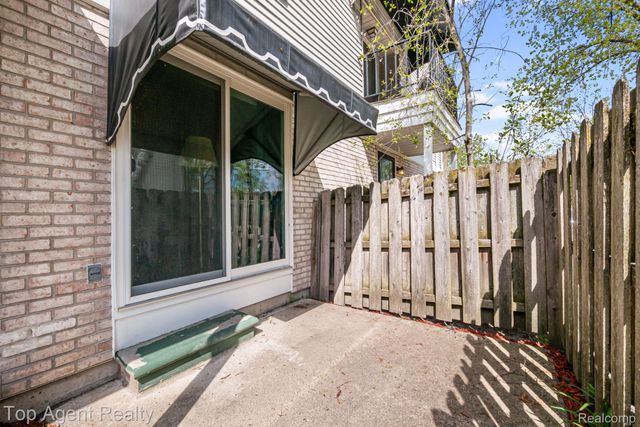 24755 Meadow Lane, Harrison Charter Township, MI 48045