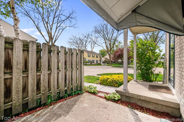 24755 Meadow Lane, Harrison Charter Township, MI 48045