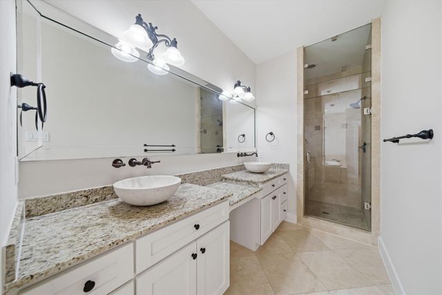 5524 Larkin Street B, Houston, TX 77007