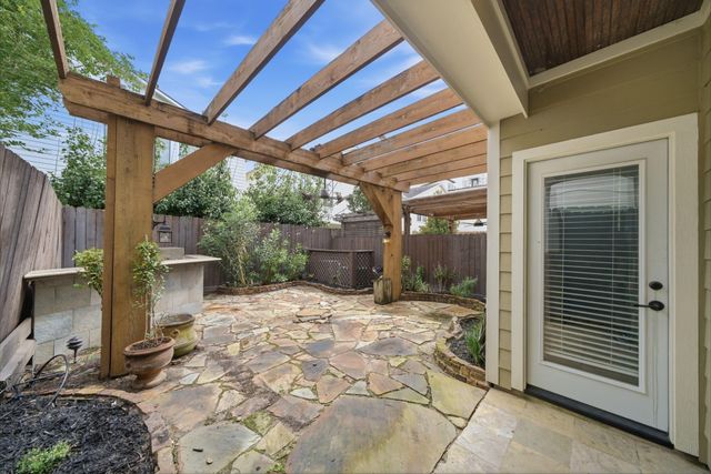5524 Larkin Street B, Houston, TX 77007