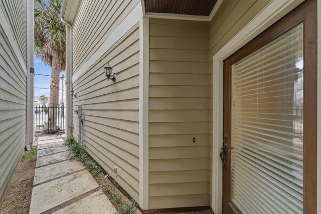 5524 Larkin Street B, Houston, TX 77007