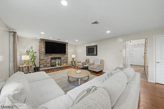 631 Oak Ave, Saddle Brook Twp., NJ 07663