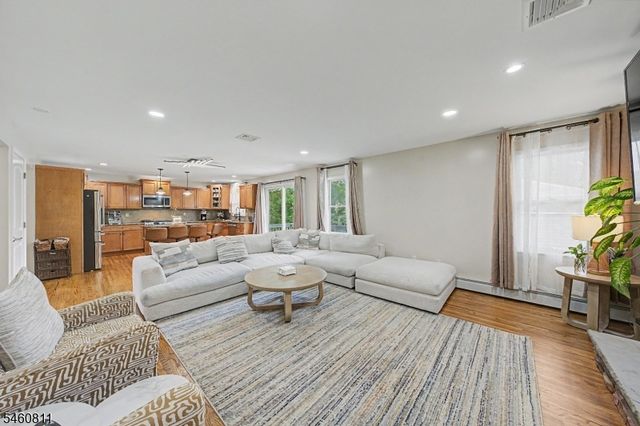631 Oak Ave, Saddle Brook Twp., NJ 07663