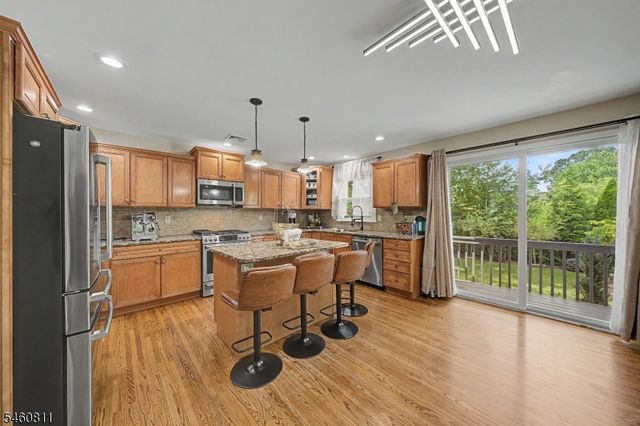 631 Oak Ave, Saddle Brook Twp., NJ 07663