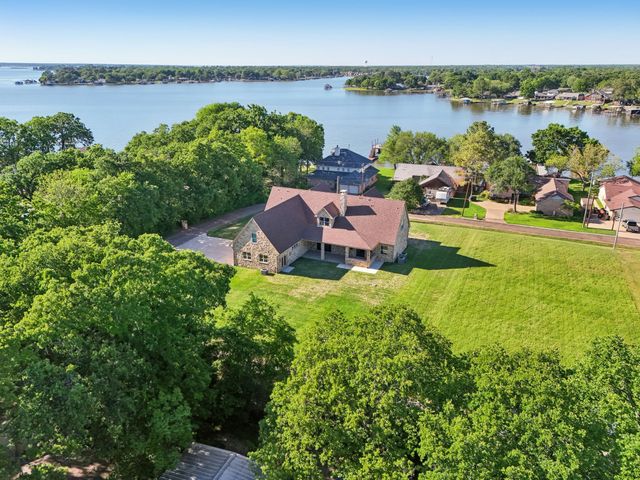115 Palo Blanco Street, Mabank, TX 75156