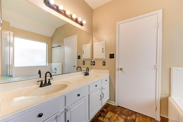 10622 Lonesome Dove Trail, Houston, TX 77095