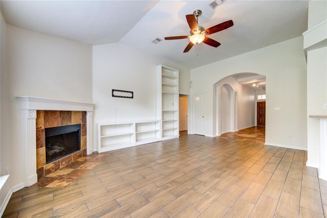 10622 Lonesome Dove Trail, Houston, TX 77095