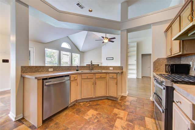 10622 Lonesome Dove Trail, Houston, TX 77095