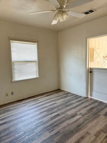 137 N H Street, Exeter, CA 93221