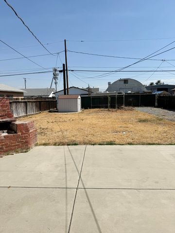 137 N H Street, Exeter, CA 93221