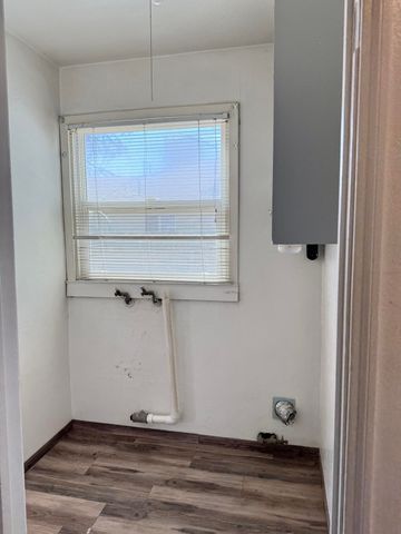 137 N H Street, Exeter, CA 93221