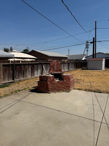 137 N H Street, Exeter, CA 93221