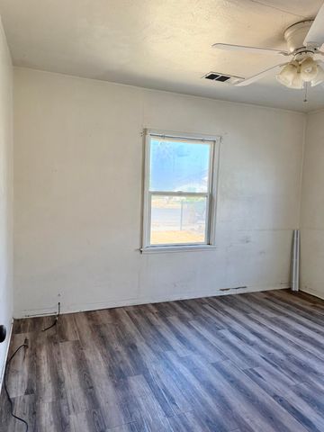 137 N H Street, Exeter, CA 93221