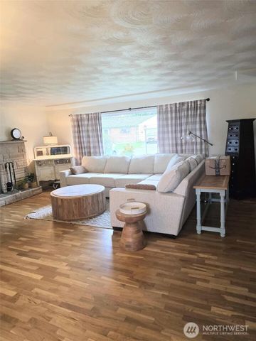 2525 Circle Drive E, Fife, WA 98424