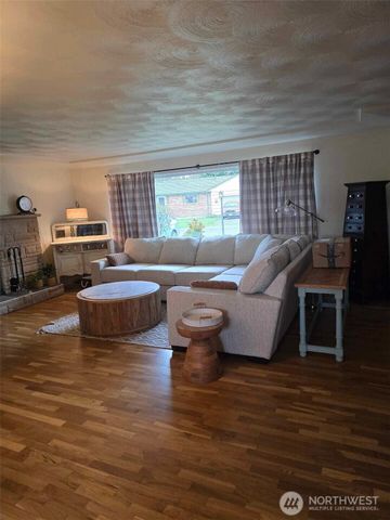 2525 Circle Drive E, Fife, WA 98424