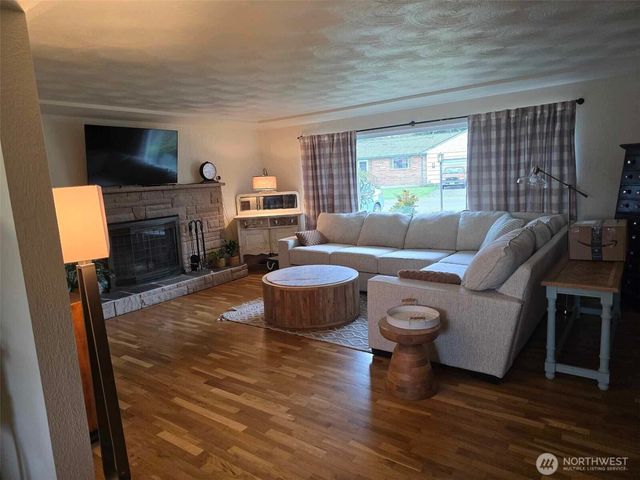 2525 Circle Drive E, Fife, WA 98424