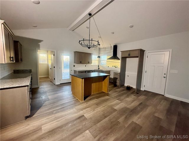 7531 E Brownstown Road, Henryville, IN 47126