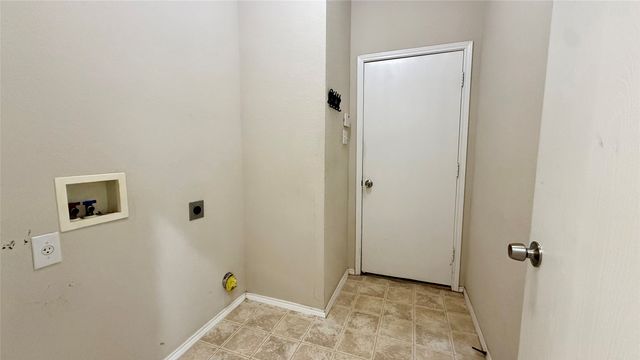 9904 Blue Bell Drive, Fort Worth, TX 76108