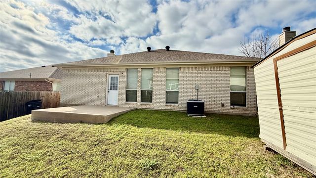 9904 Blue Bell Drive, Fort Worth, TX 76108