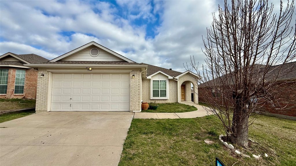 9904 Blue Bell Drive, Fort Worth, TX 76108