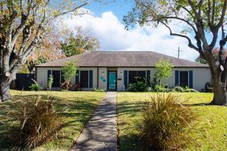 1846 Acacia Circle, Freeport, TX 77541