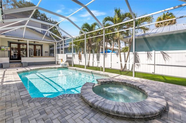 2716 W THORNTON AVENUE, Tampa, FL 33611