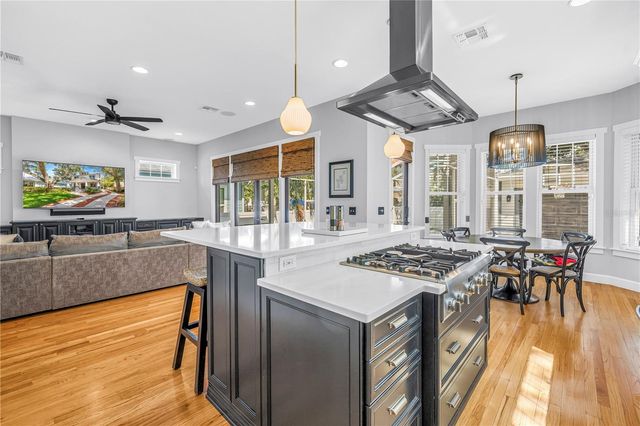 2716 W THORNTON AVENUE, Tampa, FL 33611