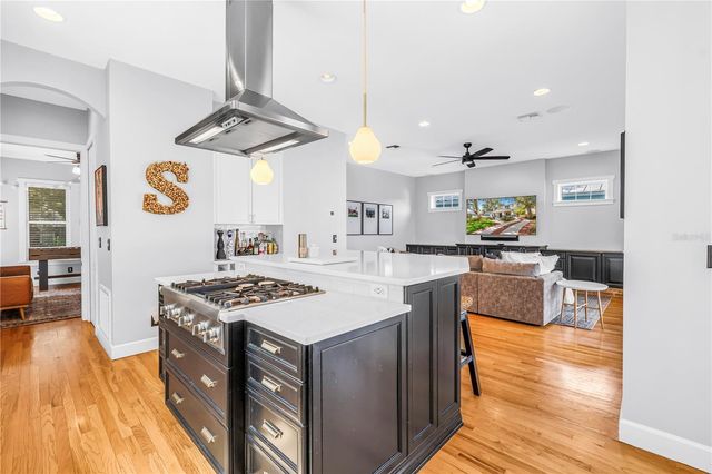 2716 W THORNTON AVENUE, Tampa, FL 33611