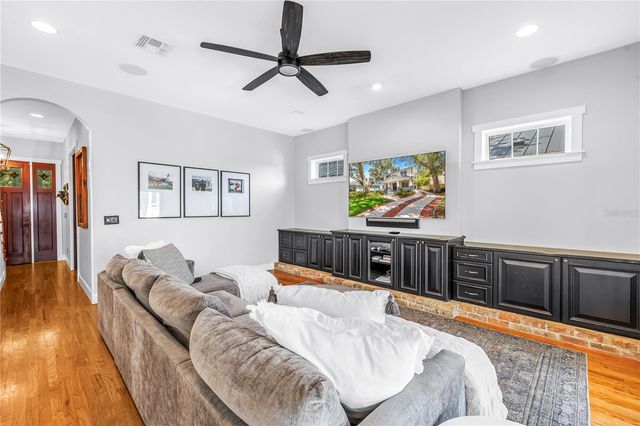 2716 W THORNTON AVENUE, Tampa, FL 33611
