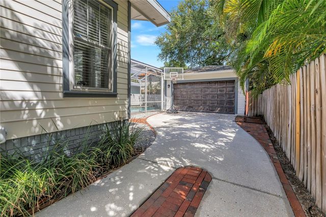 2716 W THORNTON AVENUE, Tampa, FL 33611