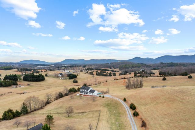 765 Country Club RD, Troutville, VA 24175