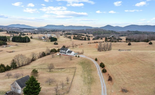 765 Country Club RD, Troutville, VA 24175