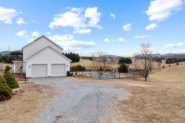 765 Country Club RD, Troutville, VA 24175