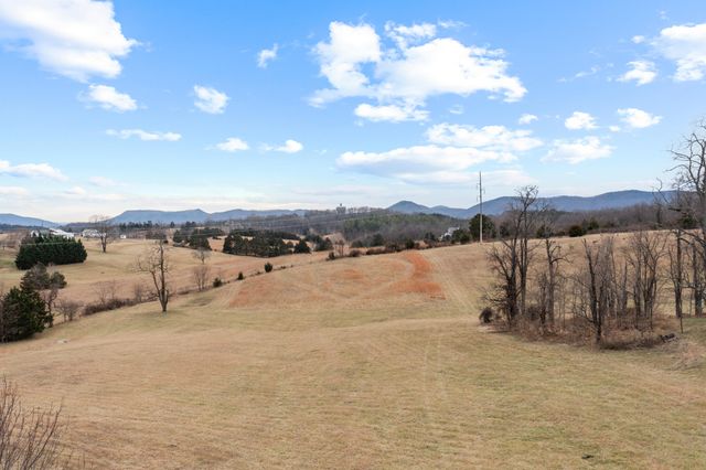 765 Country Club RD, Troutville, VA 24175