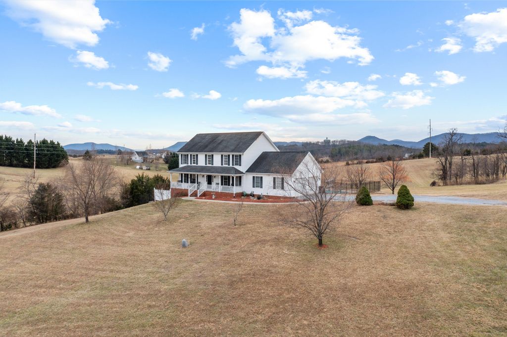 765 Country Club RD, Troutville, VA 24175