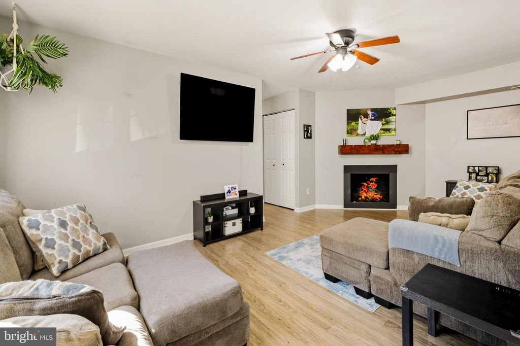 Image 2 of property listing at 8 GEORGE WYTHE BLDG, Turnersville, NJ 08012