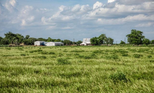 1923 Beasley West End, Beasley, TX 77417