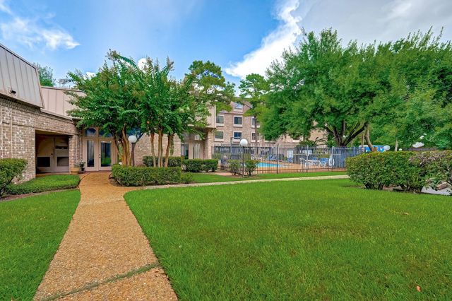 2211 S Braeswood Boulevard 23E, Houston, TX 77030