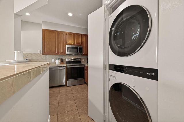 2211 S Braeswood Boulevard 23E, Houston, TX 77030