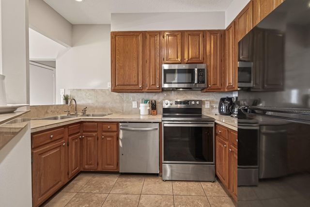 2211 S Braeswood Boulevard 23E, Houston, TX 77030