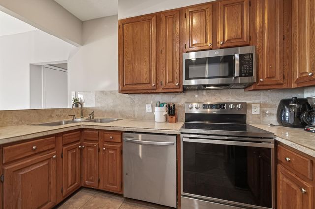 2211 S Braeswood Boulevard 23E, Houston, TX 77030