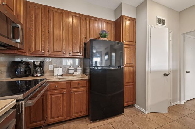 2211 S Braeswood Boulevard 23E, Houston, TX 77030