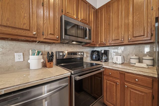 2211 S Braeswood Boulevard 23E, Houston, TX 77030