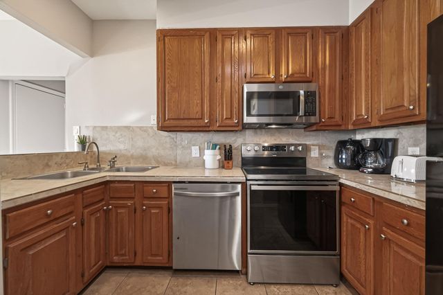 2211 S Braeswood Boulevard 23E, Houston, TX 77030