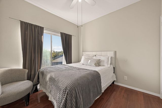 2211 S Braeswood Boulevard 23E, Houston, TX 77030