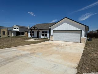 202 Colonial, La Vernia, TX 78121