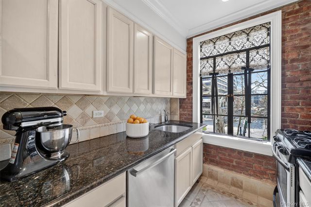 20 N Broadway O372, White Plains, NY 10601